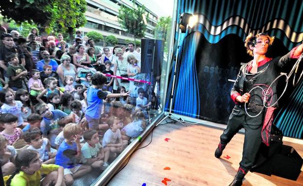 Magia que convierte tiendas en escenarios