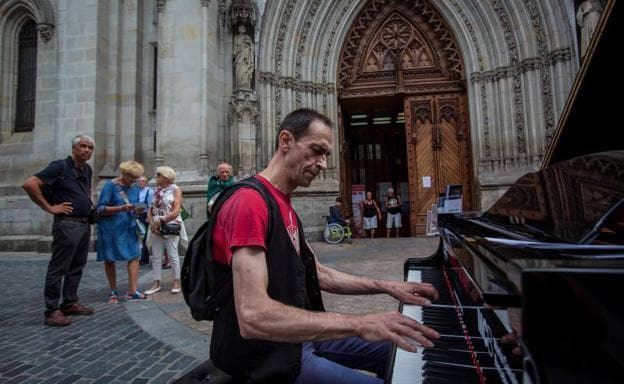 Pianistas anónimos ponen banda sonora a Bilbao y Getxo