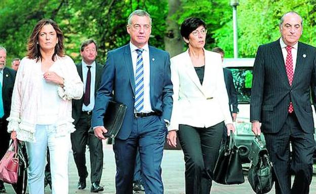 Urkullu insiste en buscar un pacto «plural» mientras Egibar defiende el acuerdo entre abertzales