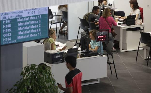 Una familia media pagará el próximo año en Vitoria casi mil euros en impuestos locales, que se podrán abonar a plazos