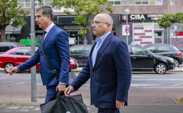 El tribunal da 15 días a las partes para pactar condenas en el 'caso De Miguel'