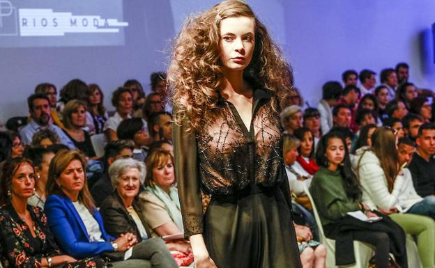 La segunda pasarela Gasteiz On llega con propuestas nupciales y moda urbana