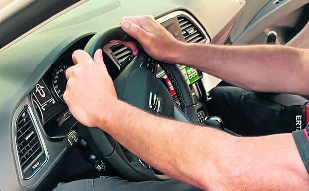 Piden retirar 140 coches patrulla nuevos porque los ertzainas no caben