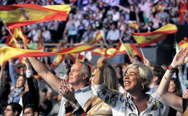 Vox llena la plaza de Vistalegre en su acto más multitudinario