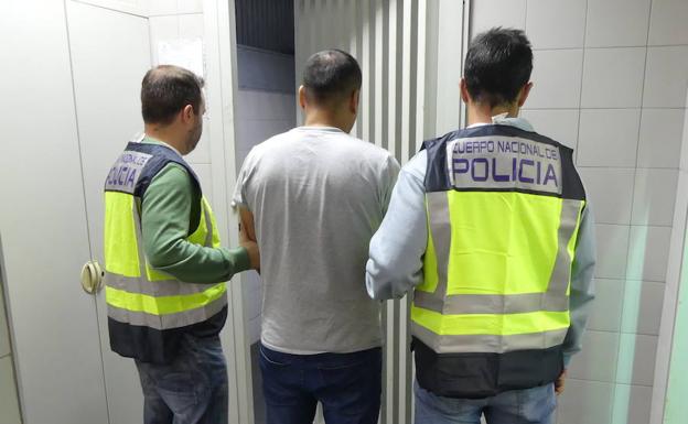 Arrestan en Getxo a un ciudadano peruano buscado por la Interpol por robo a mano armada