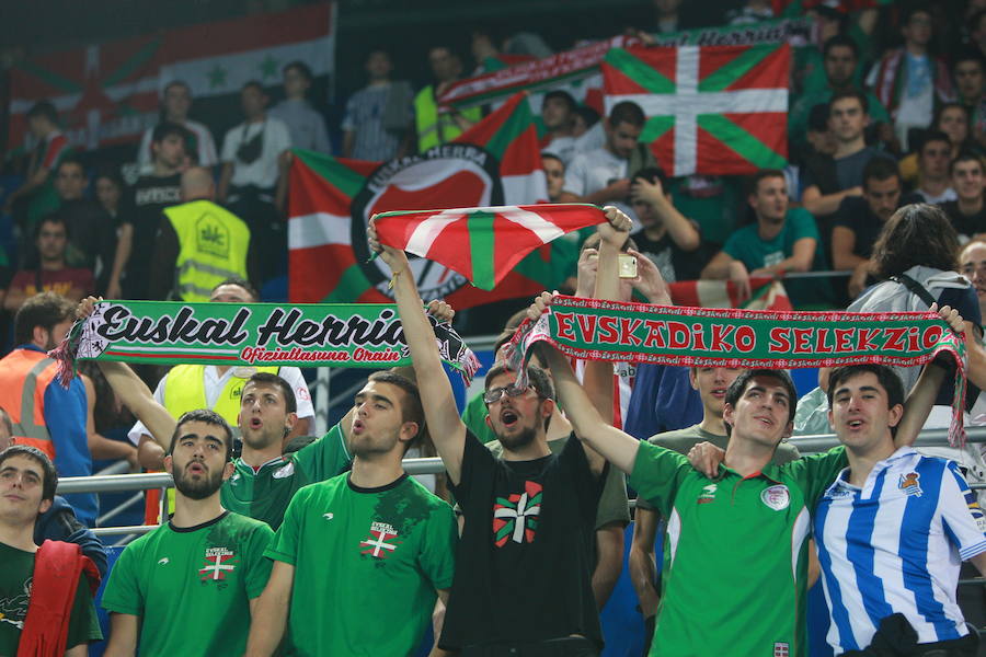 Las mejores imágenes del partido de la Euskal Selekzioa en Mendizorroza