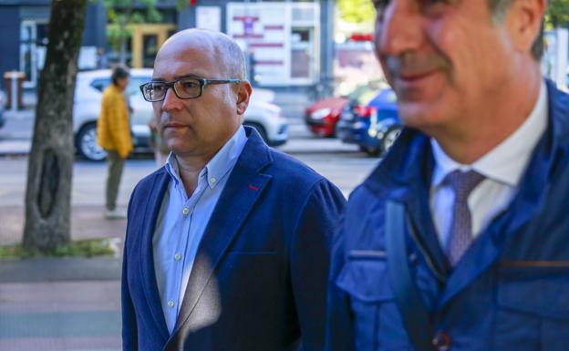 De Miguel solo admite que un constructor le pagó la obra de su casa en Gorliz