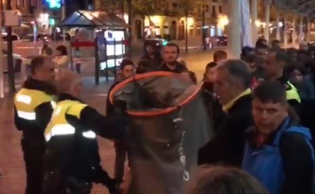 La Policía vuelve a desalojar la acampada por los migrantes de El Arenal