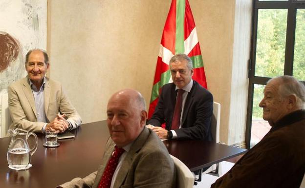 El grupo de Currin y Urkullu ven «bases sólidas» para consolidar la paz