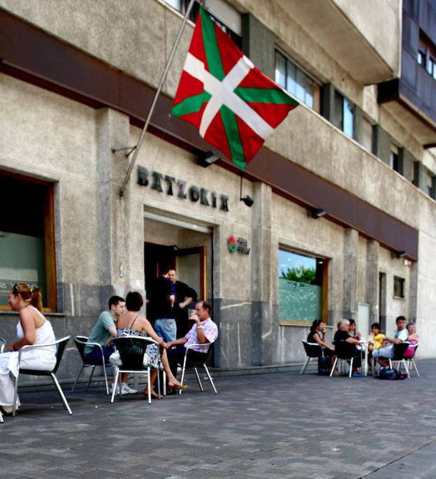 Batzokis: de la autogestión a la economía colaborativa