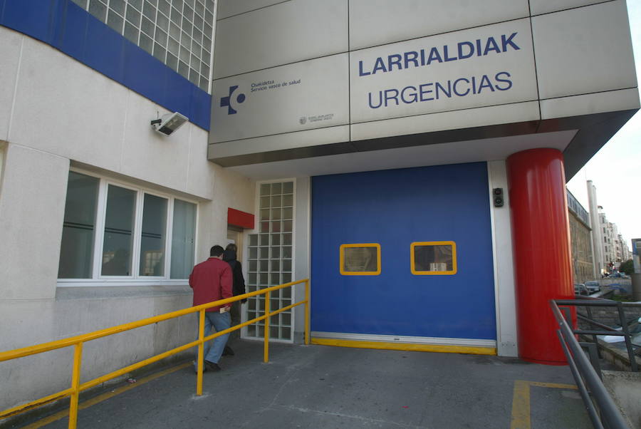 Buscan a un acosador de mujeres trasladado desde Madrid y fugado en Urgencias del hospital Santiago