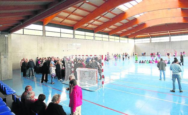 Valdegovía completa sus infraestructuras de ocio con un nuevo polideportivo