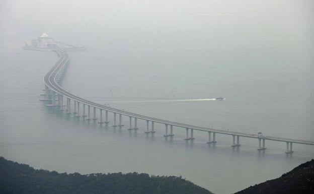 China abre el puente marítimo más largo del mundo