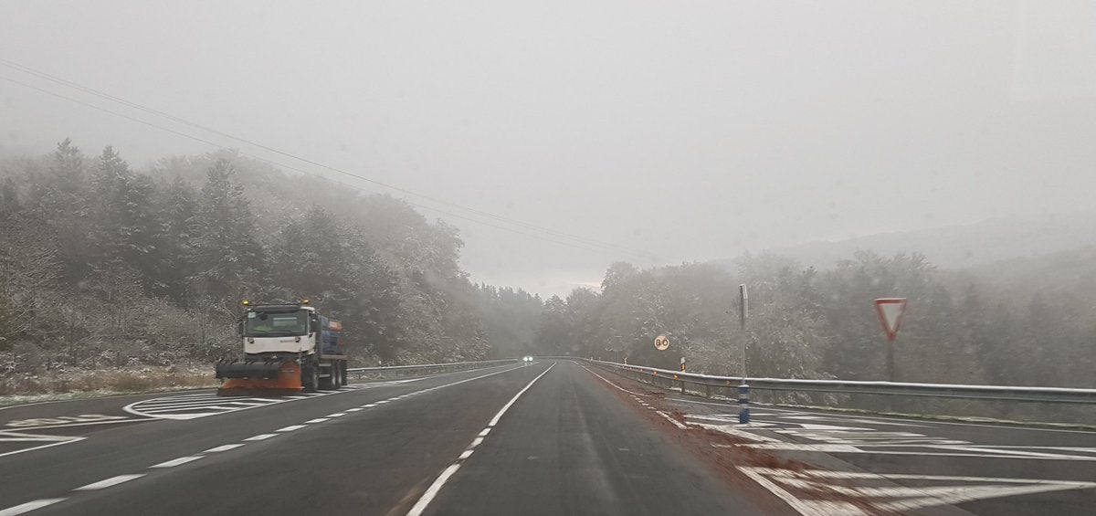 El frío llega a Vitoria y la nieve a Álava