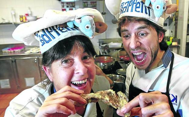 Sin tenedor ni cuchillo, con babero en Kukubarre