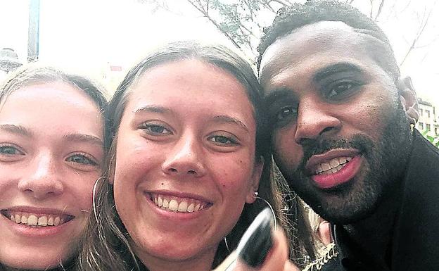 Janet Jackson se pone fina de marisco y Jason Derulo reparte besos en Bilbao