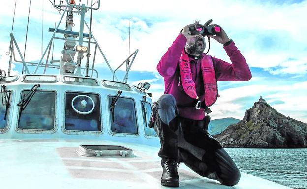 Un día en el 'Itsas Zain', el barco de rescate de la Ertzaintza