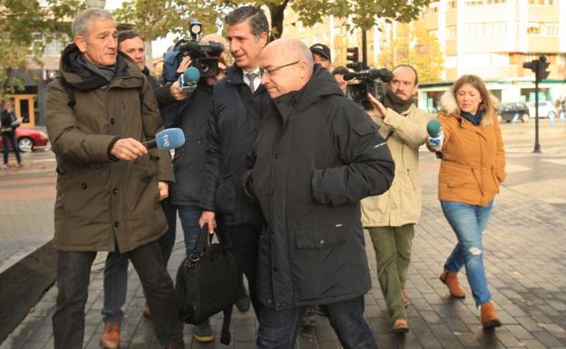 Inversores catalanes pagaron comisiones a De Miguel por su influencia institucional