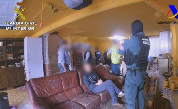 Tres detenidos en Bilbao y Getxo por estafa en la compra de viviendas en Cantabria