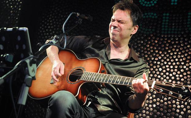 Pablo Perea, entre lo roquerete y lo moñita