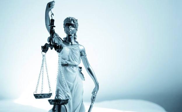 Diez juristas analizan el estado de la Justicia en España