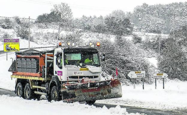 Álava movilizará a 230 personas y un centenar de vehículos contra la nieve