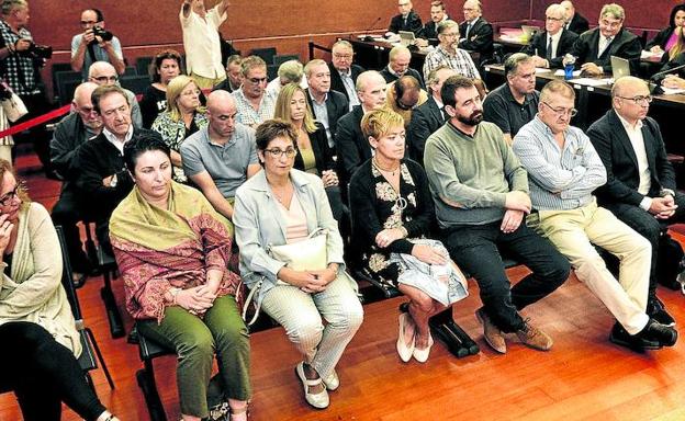 El fiscal pide que una decena de excargos vinculados al PNV entren en la cárcel