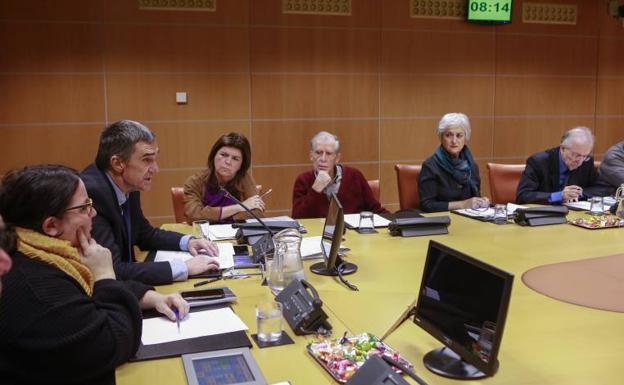 El PNV se queda solo en la defensa de la unidad didáctica sobre ETA
