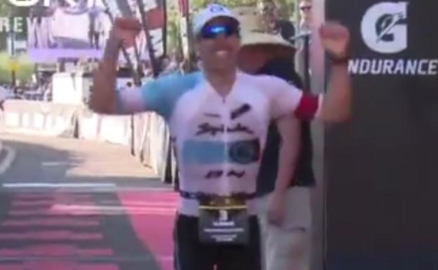 Eneko Llanos vuelve a ser el mejor en el Ironman de Arizona