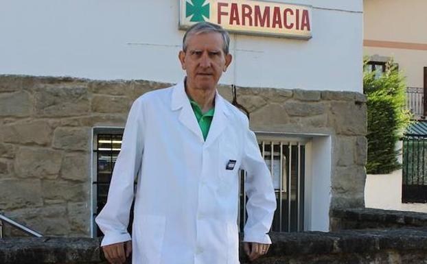 El farmacéutico de Bedia, distinguido por su labor en favor de los más necesitados