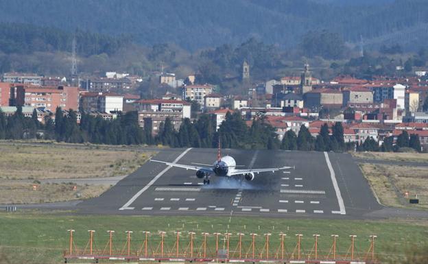 La huelga de pilotos de Air Nostrum cancela este viernes cuatro vuelos en Loiu