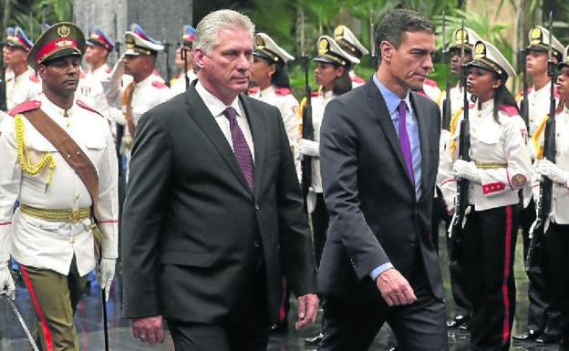 El viaje de Sánchez a Cuba otorga oxígeno diplomático a Díaz-Canel