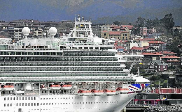 Condenado por polución en Francia un crucero que hace escala en Getxo