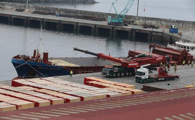 Puertos refuerza el muelle Xixili de Bermeo y pone a punto el resto de la dársena comercial