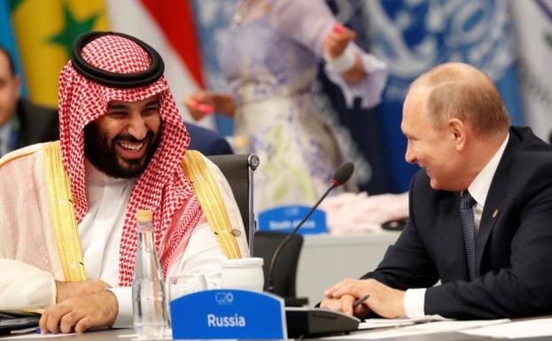 Putin se salta el protocolo en el G-20 con un efusivo saludo al polémico príncipe heredero saudí