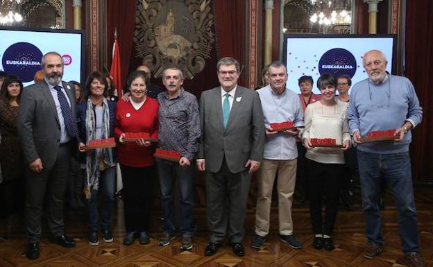 Bilbao rinde homenaje a la histórica librería Verdes por su defensa del euskera