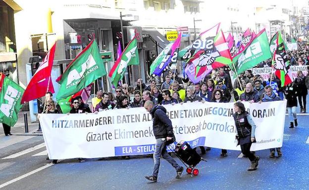 Sindicatos y patronal de la concertada se emplazan a negociar tras 4 días de huelga