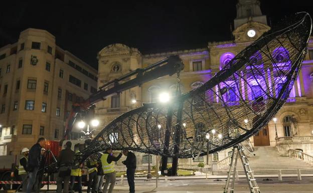 Una entrañable ballena de 12.500 luces doradas