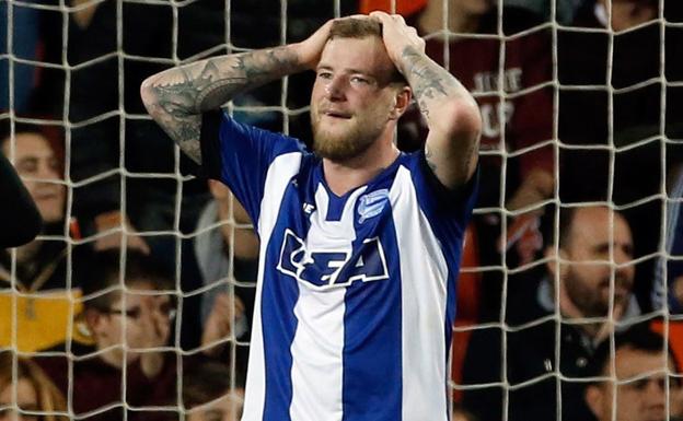 Bastón y Guidetti jugarán en punta ante el Girona