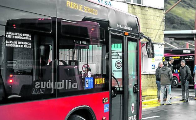 La coincidencia de los paros de Bizkaibus y Bilbobus pone en jaque el transporte público