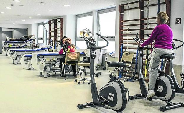 Pacientes con dolor de espalda o de hombro recibirán fisioterapia en su centro de salud en Vitoria