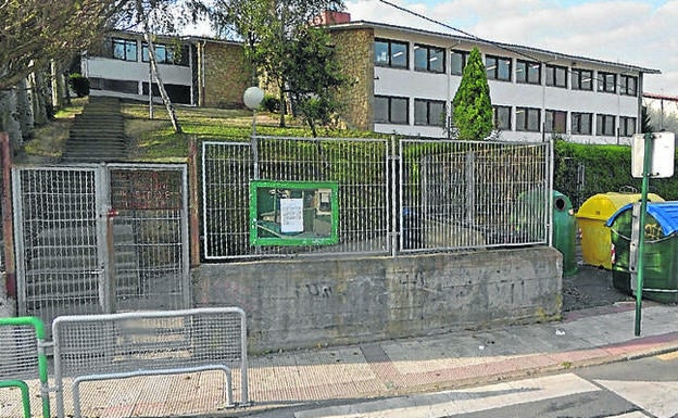 El Gobierno vasco reparará en verano la cubierta de una escuela con goteras en Sondika