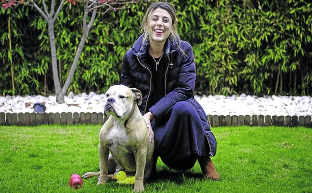 Valeria Ros: «Es un perro supermimado, pero no caprichoso»