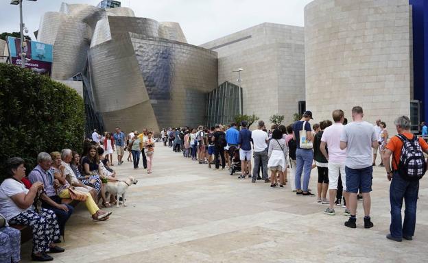 El Guggenheim, a falta de 100.000 visitantes del récord histórico de 2017