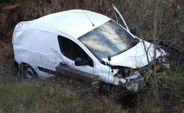 Un herido en Campezo tras salirse de la calzada y volcar el vehículo que conducía