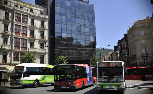 Los trabajadores de Bilbobus mantienen la huelga en Santo Tomás