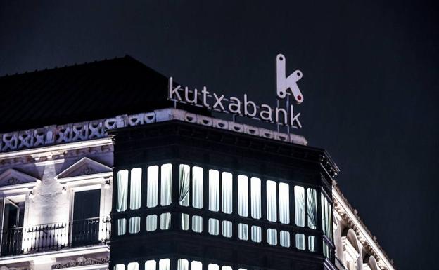 Kutxabank vende 700 millones de créditos dudosos a un fondo 'buitre'