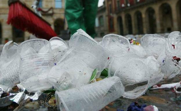 fin del plástico. el sector papelero se frota las manos