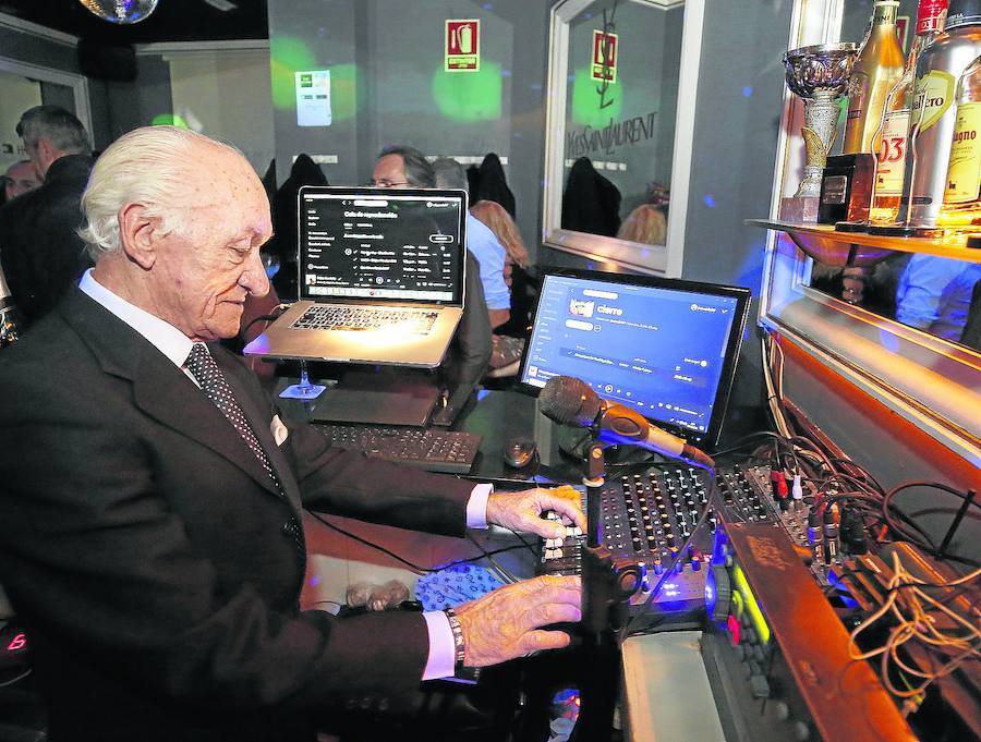 Un señor DJ de 72 años