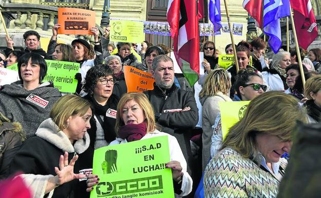 Las trabajadoras de ayuda a domicilio en huelga: «A las instituciones no les interesan los mayores»